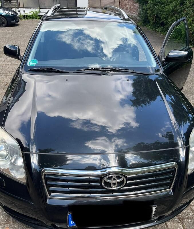 Schwarz Gebraucht 2005 Toyota Avensis Sol Kombi | 2.500 € (Fairer Preis) - Bild 1/4