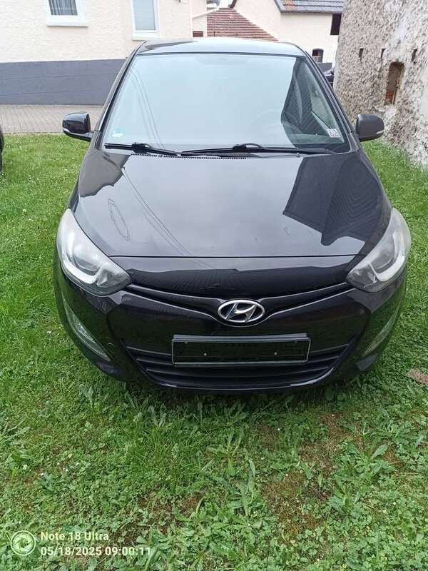 Schwarz Gebraucht 2014 Hyundai i20 Classic Limousine | 3.100 € (Superpreis) - Bild 1/4