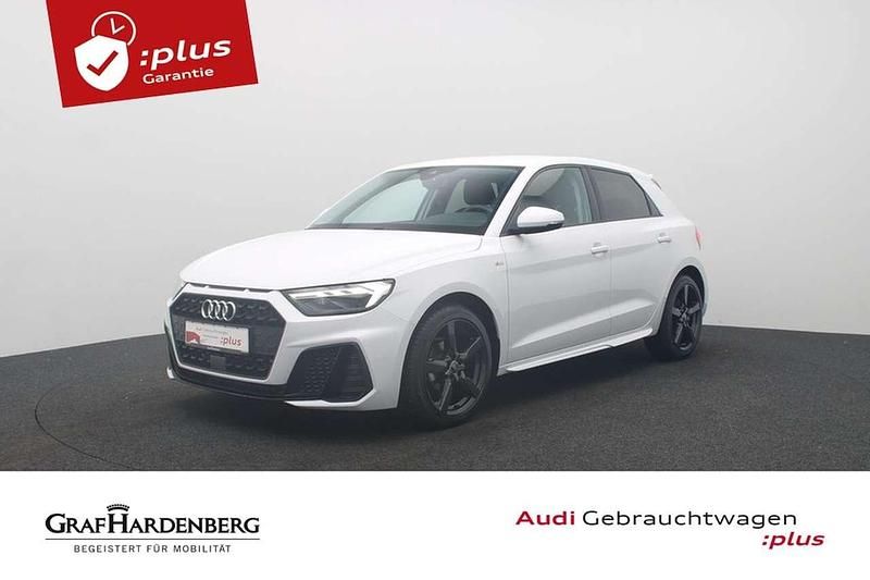 Gletscherweiß metallic Gebraucht 2024 Audi A1 Sportback S-Line Kleinwagen | 27.380 € (Teuer) - Bild 1/4