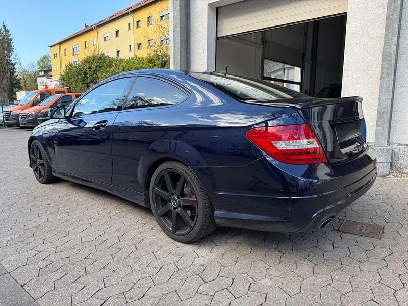 Gebraucht Mercedes C180 AMG 156 PS (114 kW) 2013 Blau Coupé