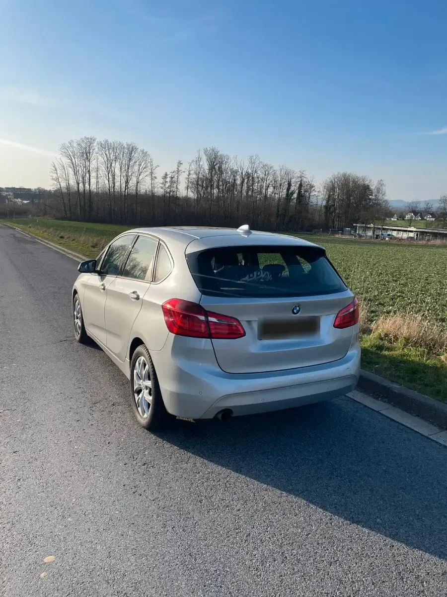 Gebraucht BMW 218 136 PS (100 kW) 2014 Silber Van / Kleinbus