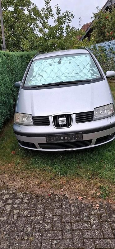 Grau Gebraucht 2004 Seat Alhambra Van / Kleinbus | 2.800 € (Fairer Preis) - Bild 1/4