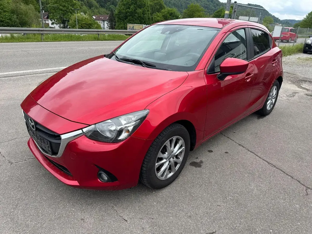 Używany Mazda 2 Exclusive-Line 90 KM (66 kW) 2016 Czerwony Hatchback