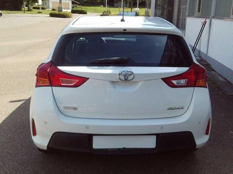 Gebraucht Toyota Auris Cool 99 PS (72 kW) 2015 Weiß Limousine