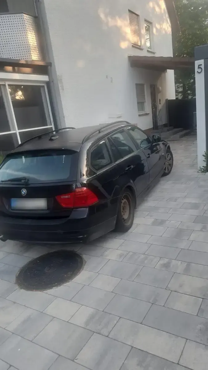 Gebraucht BMW 320 177 PS (130 kW) 2009 Schwarz Kombi