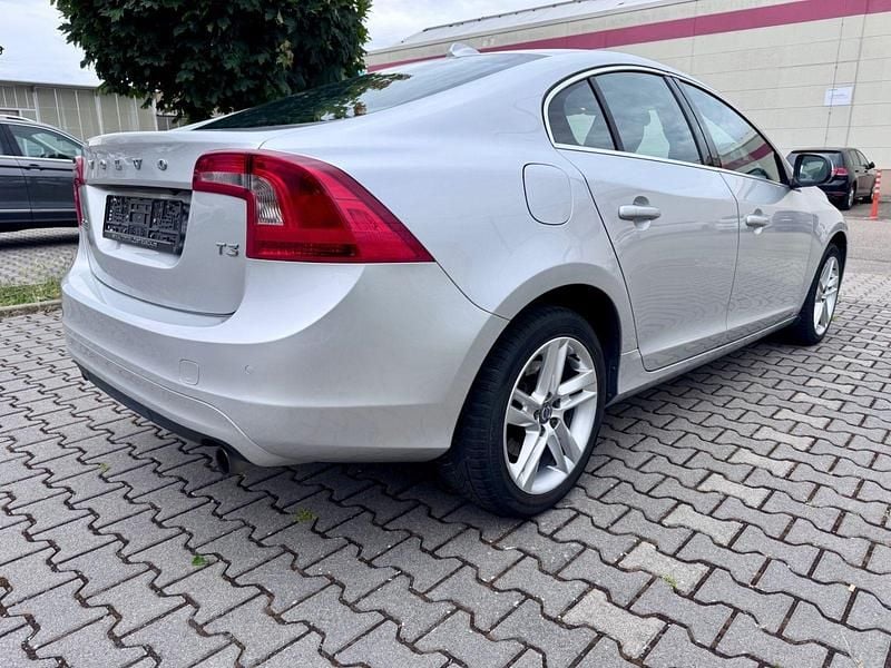 Gebraucht Volvo S60 Summum 152 PS (111 kW) 2015 Silber Limousine