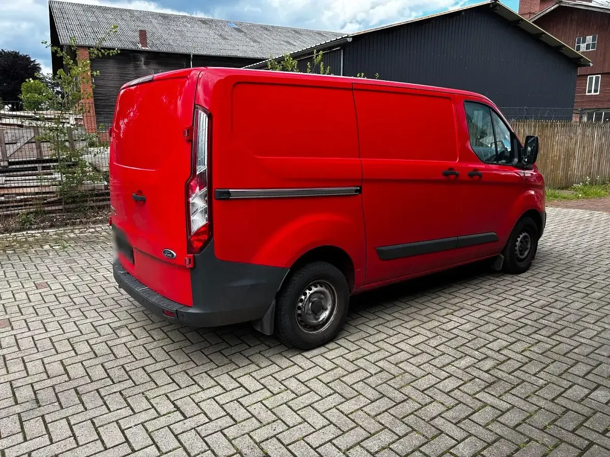 Gebraucht Ford Transit Custom 105 PS (77 kW) 2017 Rot Van / Kleinbus
