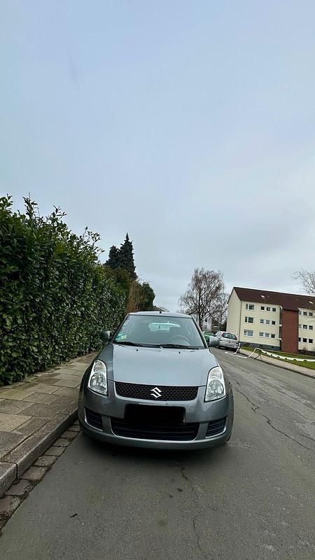 Grau Gebraucht 2010 Suzuki Swift Kleinwagen | 2.300 € (Fairer Preis) - Bild 1/4
