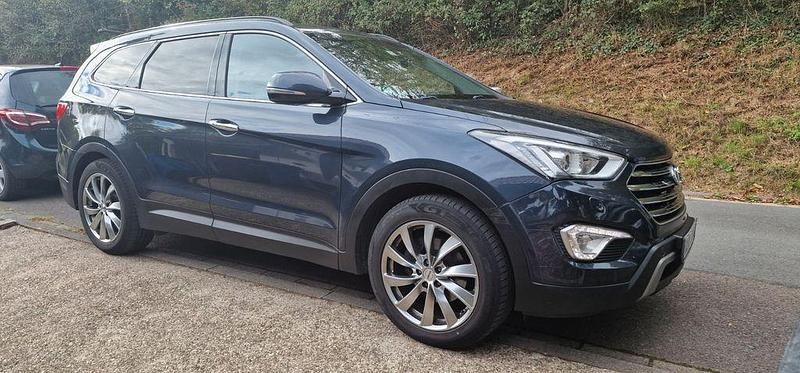Blau Gebraucht 2014 Hyundai Grand Santa Fe SUV | 13.900 € (Fairer Preis) - Bild 1/4