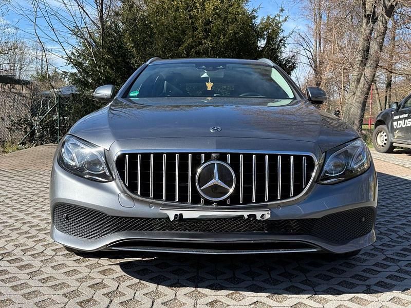 Gebraucht Mercedes E220 194 PS (142 kW) 2018 Grau Kombi