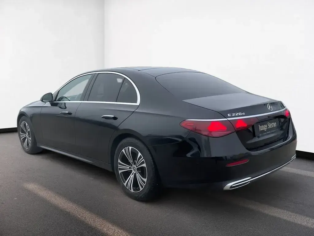 Gebraucht Mercedes E220 Avantgarde 197 PS (144 kW) 2025 Metalliclack obsidianschwarz Limousine