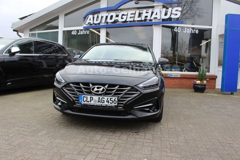 Schwarz Gebraucht 2020 Hyundai i30 Intro Edition Limousine | 21.900 € - Bild 1/4