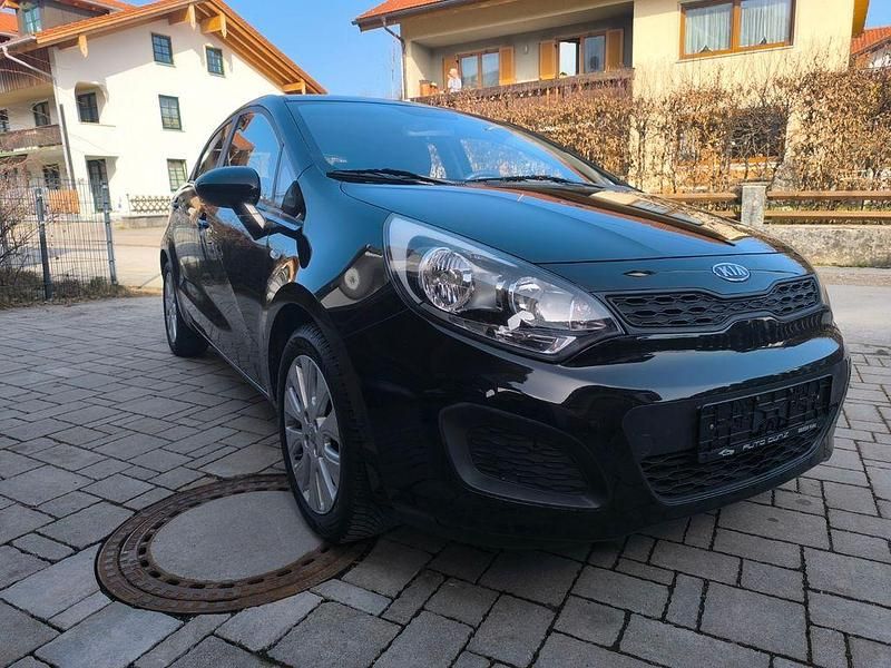 Gebraucht Kia Rio Edition 7 86 PS (63 kW) 2012 Schwarz Limousine