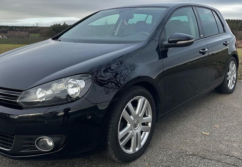 Usado VW Golf VII Style 105 HP (77 kW) 2012 Preto Sedan