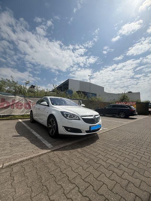 Gebraucht Opel Insignia Edition 194 PS (142 kW) 2015 Weiß Limousine