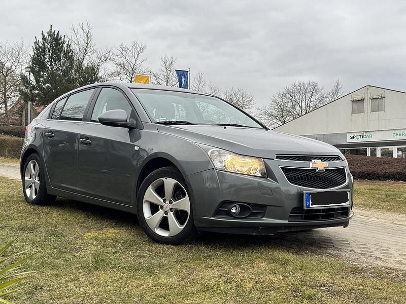 Gebraucht Chevrolet Cruze LT 141 PS (103 kW) 2012 Silber Limousine