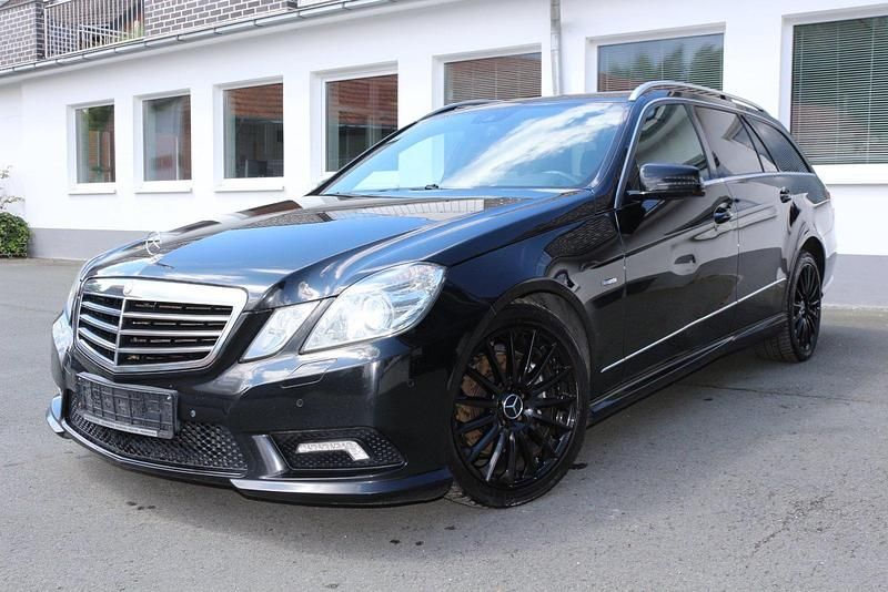 Schwarz Gebraucht 2011 Mercedes E350 AMG Kombi | 4.900 € (Superpreis) - Bild 1/4