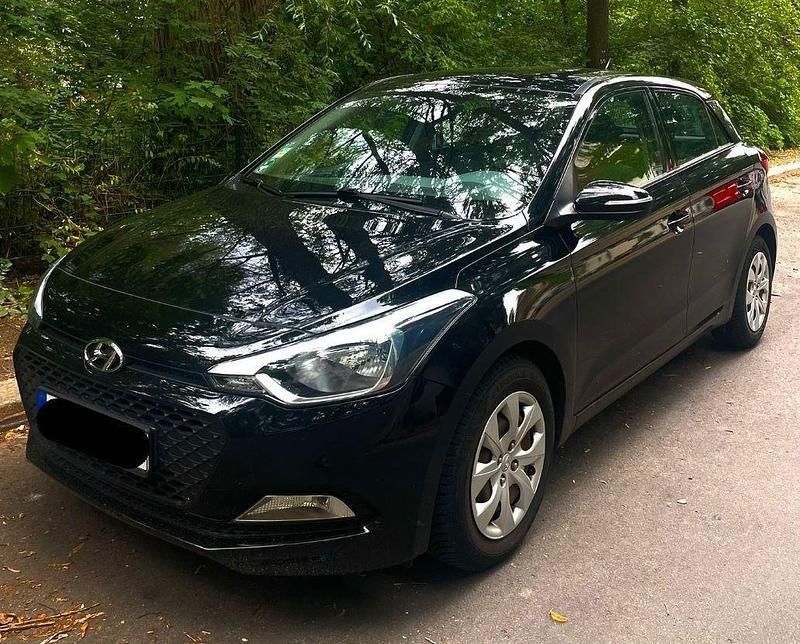 Schwarz Gebraucht 2017 Hyundai i20 Classic Kleinwagen | 8.799 € (Fairer Preis) - Bild 1/4