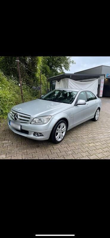 Grau Gebraucht 2007 Mercedes C200 Limousine | 10.900 € - Bild 1/4
