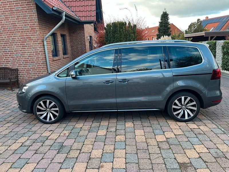 Indiumgrau Gebraucht 2016 VW Sharan Allstar Van / Kleinbus | 23.990 € (Etwas zu teuer) - Bild 1/4