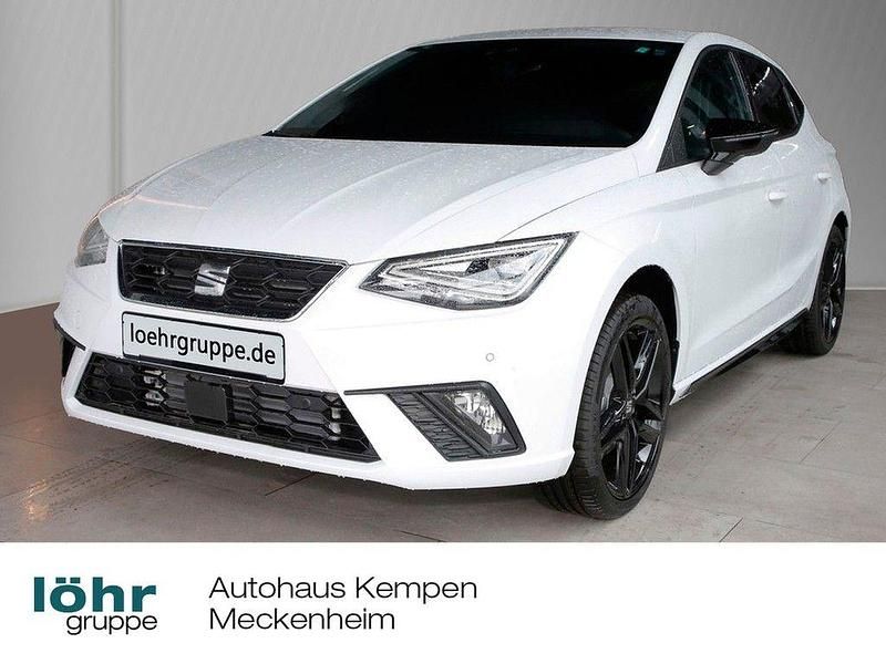 Glacial weiß metallic Neu 2025 Seat Ibiza Black Edition Limousine | 29.220 € (Teuer) - Bild 1/4