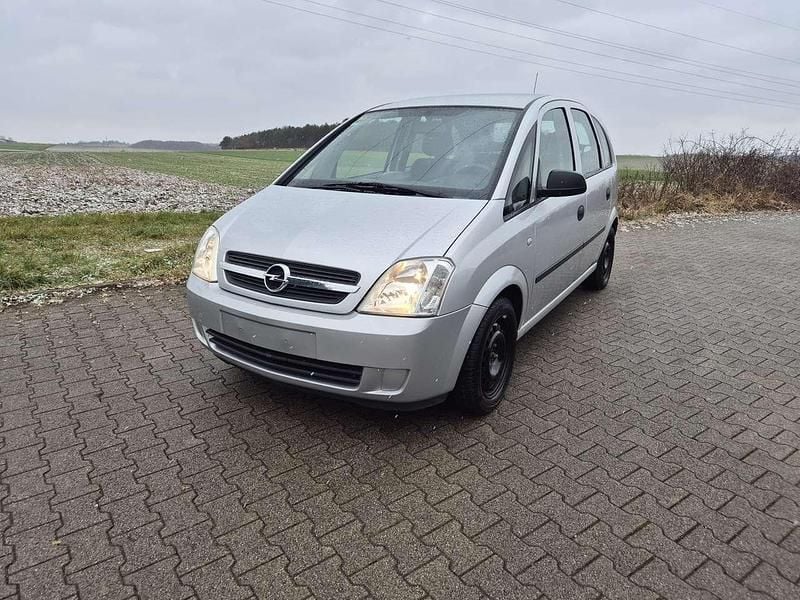 Silber Gebraucht 2004 Opel Meriva Essentia Van / Kleinbus | 1.890 € (Etwas zu teuer) - Bild 1/4