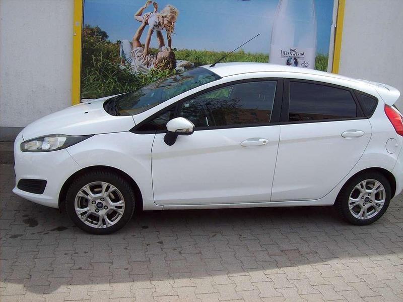 Gebraucht Ford Fiesta SYNC Edition 101 PS (74 kW) 2014 Weiß Kleinwagen