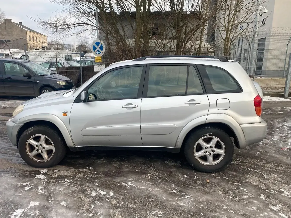 Gebraucht Toyota RAV4 116 PS (85 kW) 2003 Silber SUV