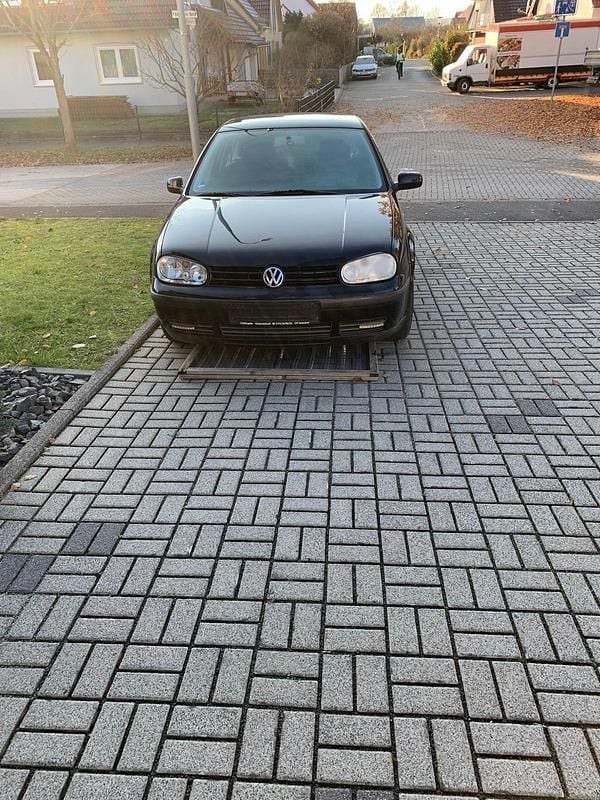 Schwarz Gebraucht 1999 VW Golf IV Kleinwagen | 1.400 € (Fairer Preis) - Bild 1/4