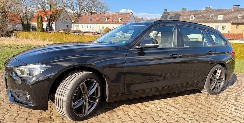 Gebraucht BMW 320 Advantage 184 PS (135 kW) 2019 Schwarz Kombi