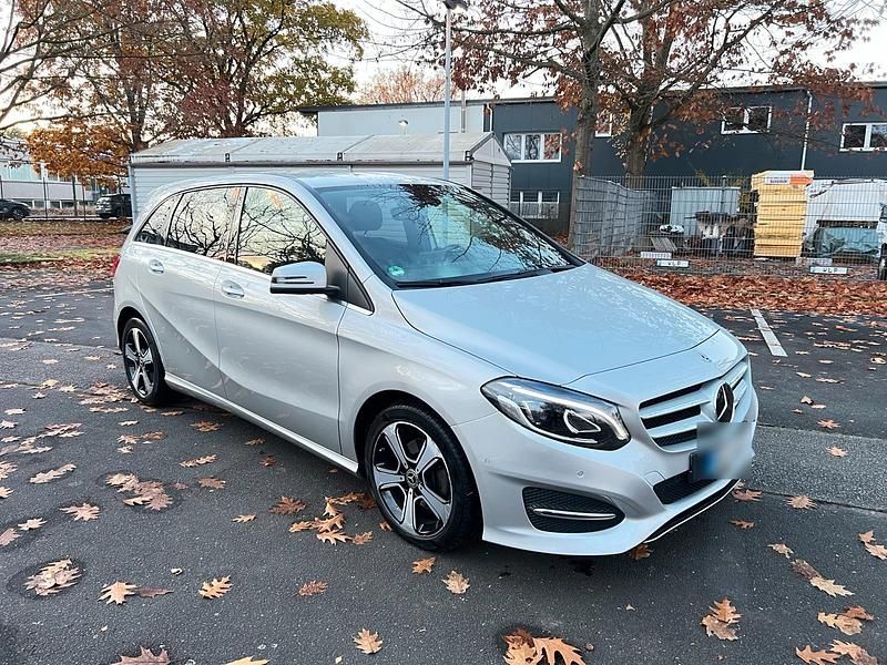 Gebraucht Mercedes B220 Urban 177 PS (130 kW) 2017 Silber Van / Kleinbus