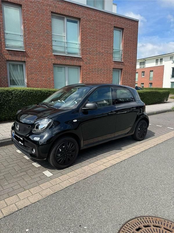 Schwarz Gebraucht 2018 Smart ForFour Limousine | 8.400 € (Guter Preis) - Bild 1/4
