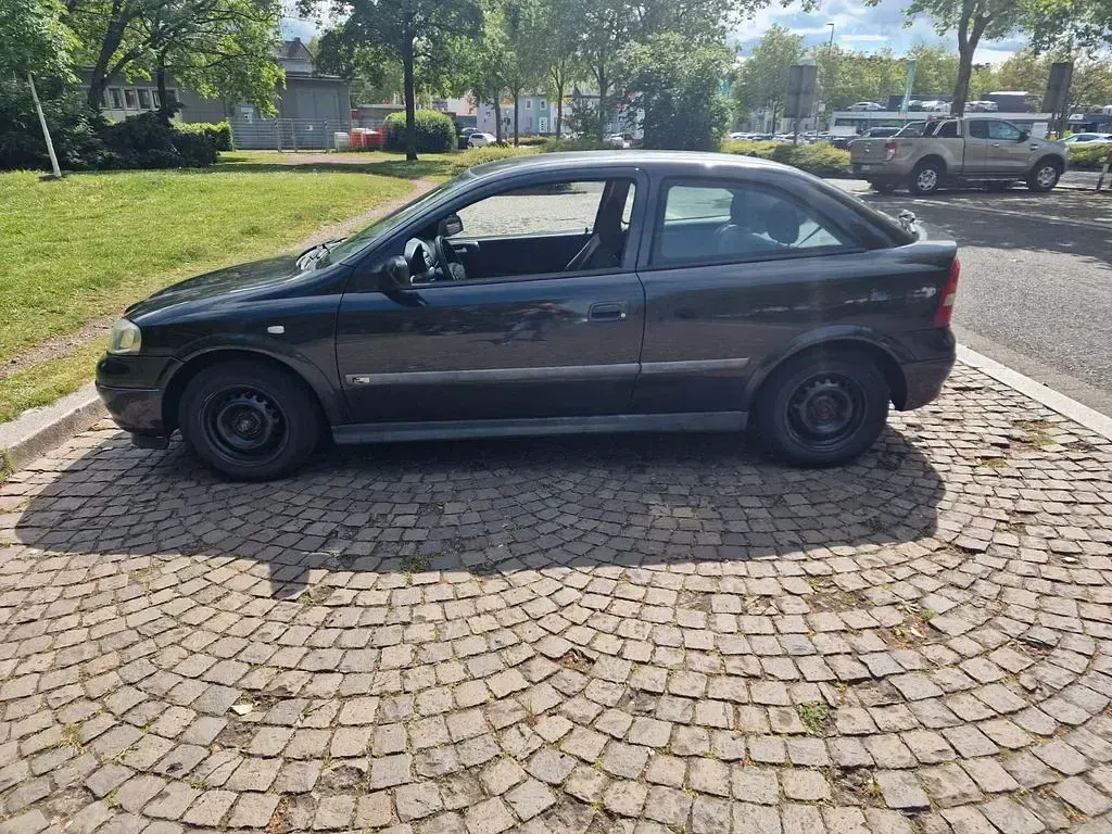 Gebraucht Opel Astra 75 PS (55 kW) 2000 Schwarz Coupé