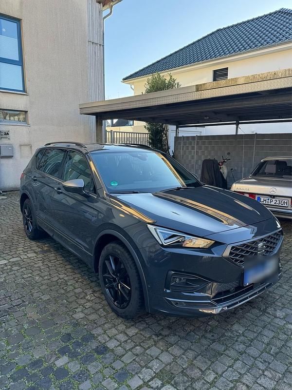 Grau Gebraucht 2022 Seat Tarraco FR SUV | 27.590 € (Guter Preis) - Bild 1/4