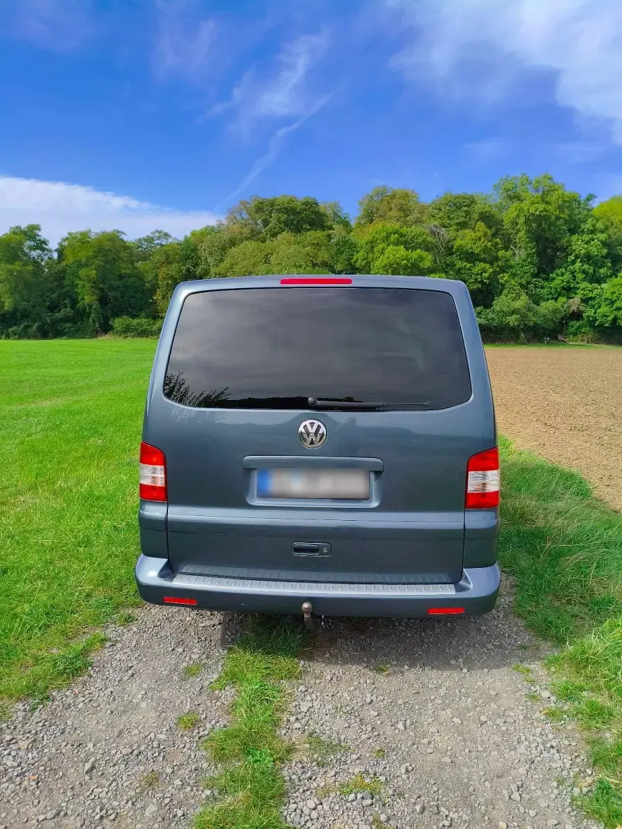 Käytetty VW Multivan Comfortline 180 HP (132 kW) 2009 Vihreä Tila-auto
