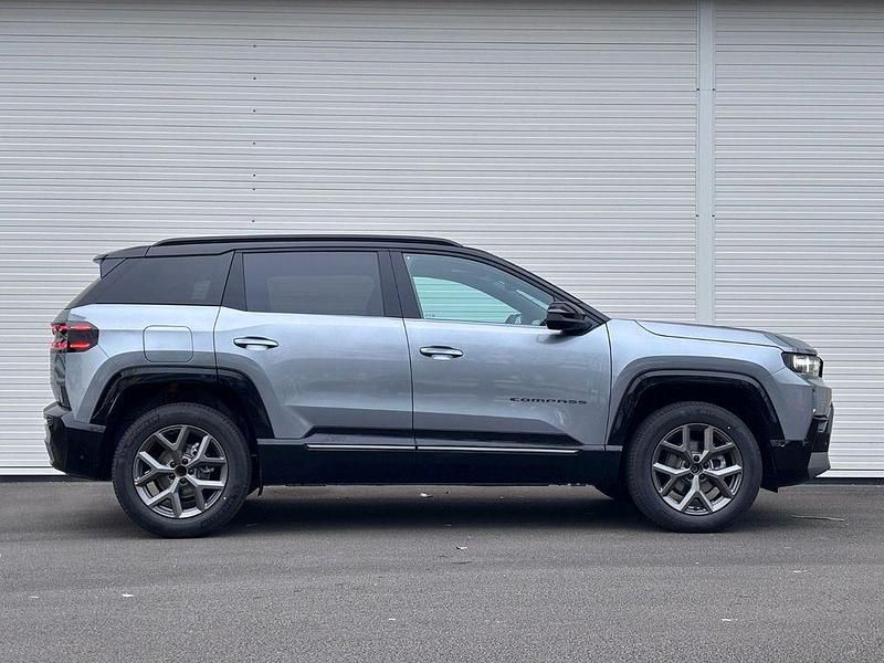 Neu Jeep Compass 145 PS (106 kW) 2025 Grau SUV