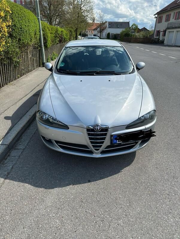 Silber Gebraucht 2005 Alfa Romeo 147 Distinctive Kleinwagen | 2.500 € (Etwas zu teuer) - Bild 1/4