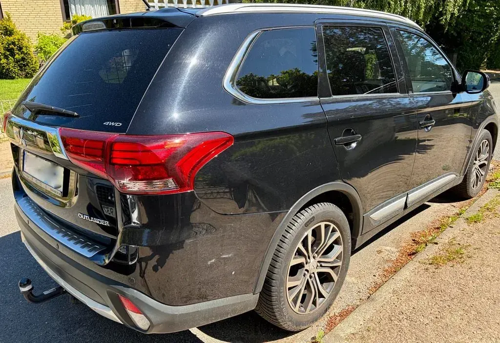 Używany Mitsubishi Outlander Top 150 KM (110 kW) 2016 Czarny SUV