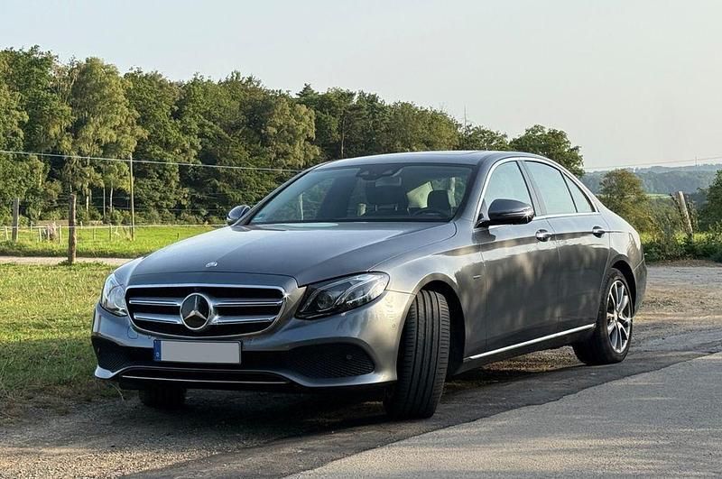 Grau Gebraucht 2017 Mercedes E350 Limousine | 23.200 € (Guter Preis) - Bild 1/4