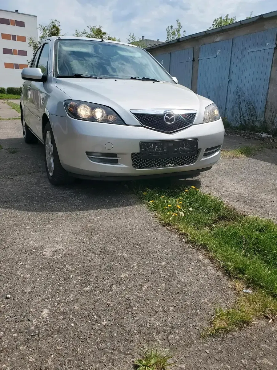 Usata Mazda 2 68 CV (50 kW) 2007 Argento Utilitaria