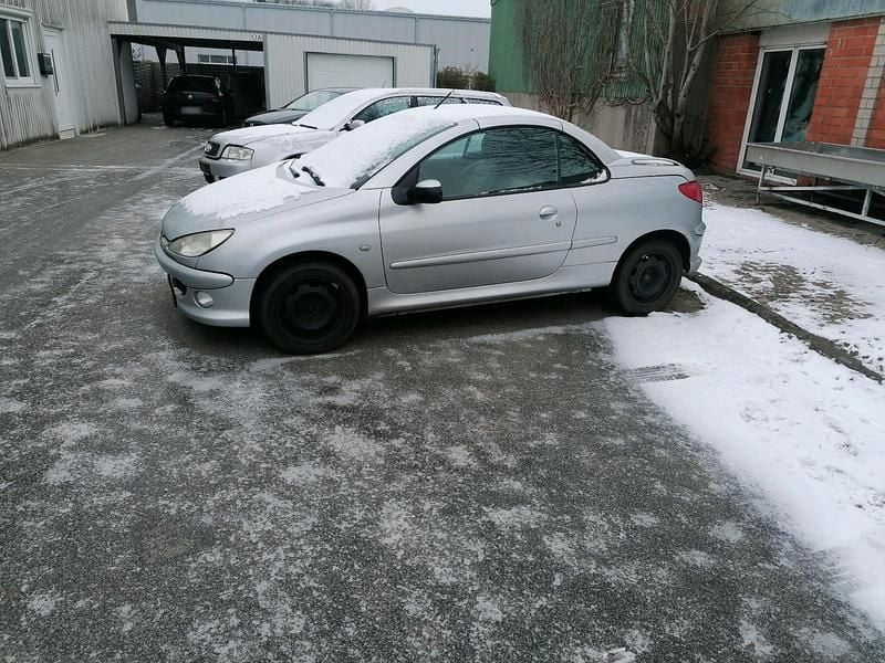 Gebraucht Peugeot 206 CC 109 PS (80 kW) 2003 Silber Cabrio