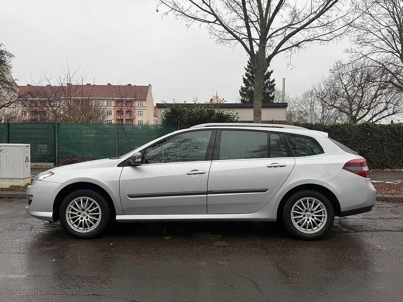 Gebraucht Renault Laguna GrandTour 110 PS (80 kW) 2011 Silber Kombi