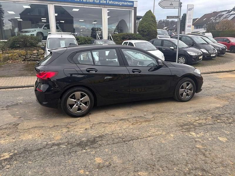 Gebraucht BMW 116 Advantage 109 PS (80 kW) 2021 Black sapphire metallic Kleinwagen
