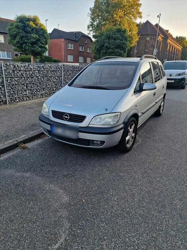 Silber Gebraucht 2002 Opel Zafira Van / Kleinbus | 999 € (Superpreis) - Bild 1/4