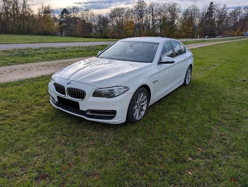 Weiß Gebraucht 2016 BMW 530 Limousine | 21.999 € - Bild 1/4