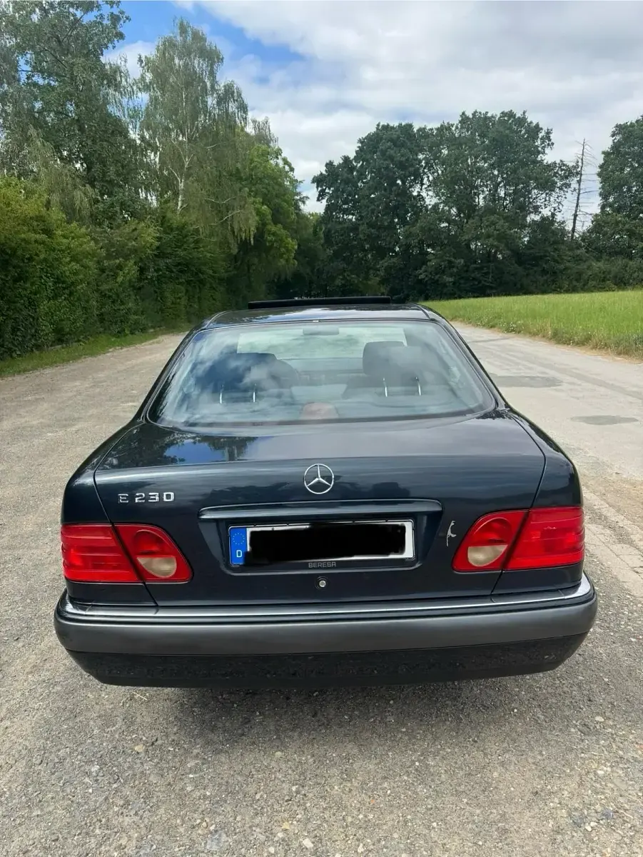 Gebraucht Mercedes E230 Elegance 150 PS (110 kW) 1997 Blau Limousine