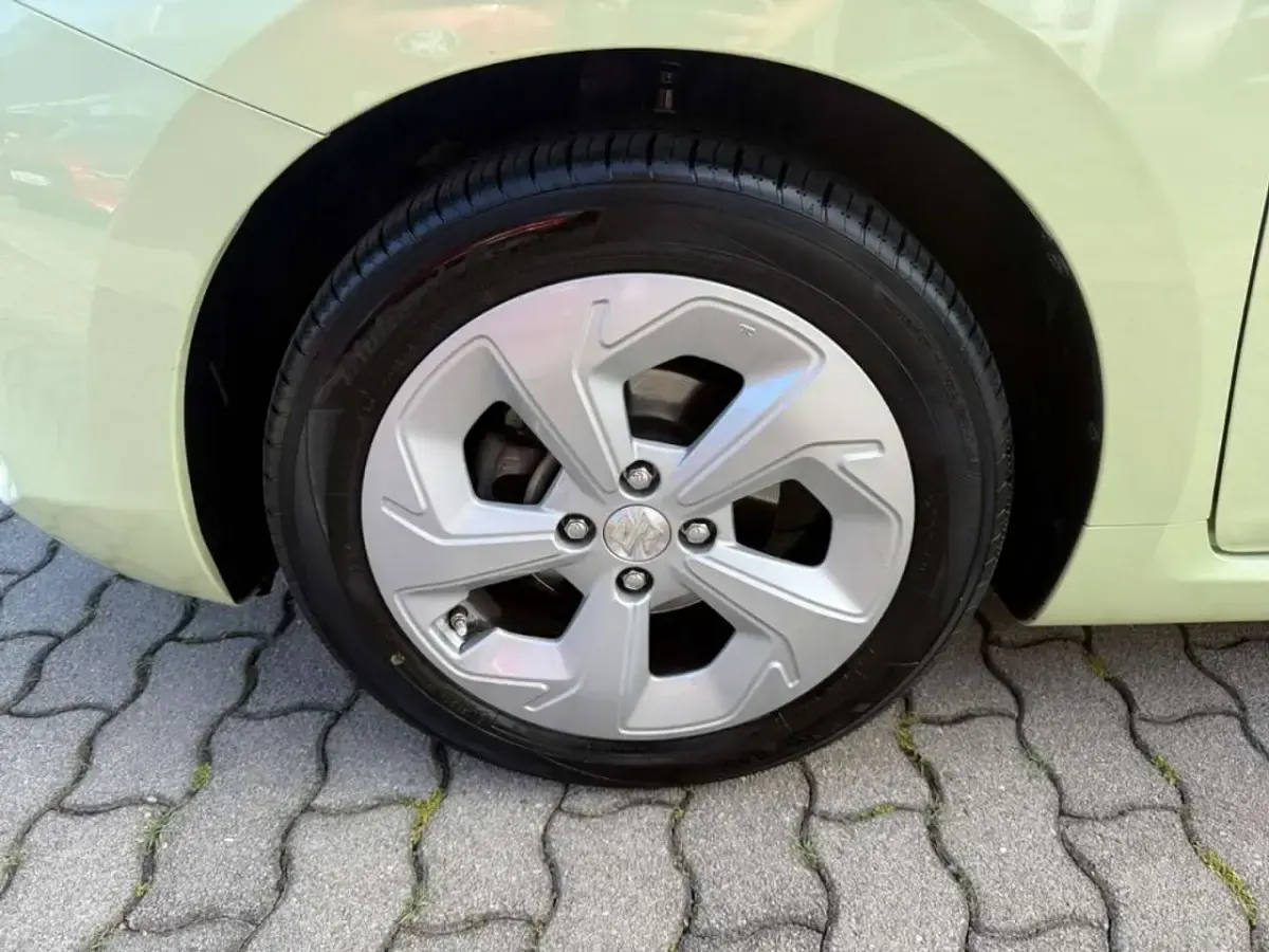 Gebraucht Suzuki Swift Comfort 83 PS (61 kW) 2024 Gelb/graumet. Kleinwagen