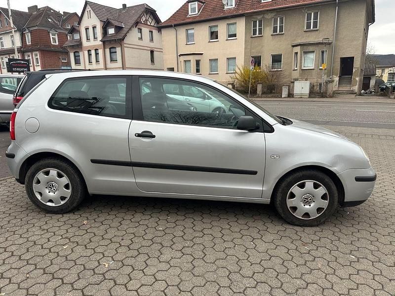 Gebraucht VW Polo 64 PS (47 kW) 2002 Grau Kleinwagen