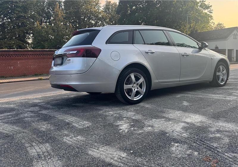 Gebraucht Opel Insignia 163 PS (119 kW) 2015 Grau Kombi