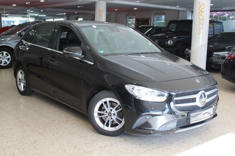 Nachtschwarz unilack Gebraucht 2020 Mercedes B180 Van / Kleinbus | 14.480 € (Guter Preis) - Bild 1/4